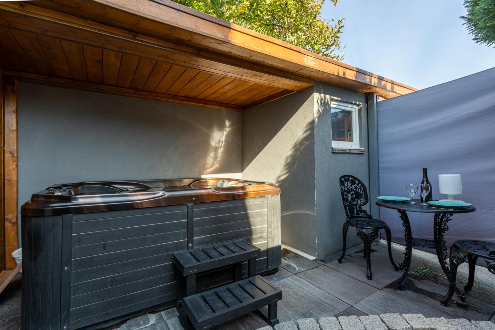 Gites Spa Strasbourg - Studio Romantique, Jacuzzi, Sauna, Terrasse Privee Furdenheim المظهر الخارجي الصورة